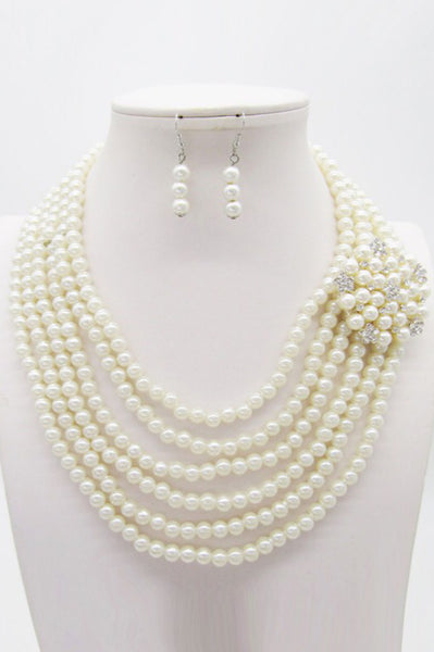 Layered Brooch Detail Pearl Necklace