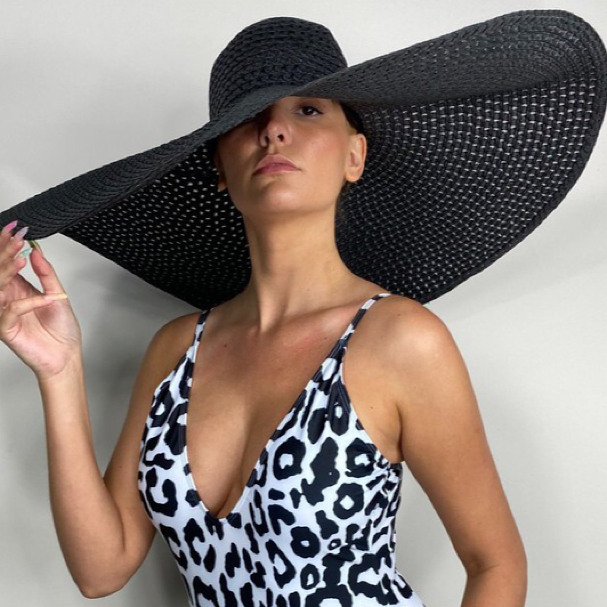 Buy Black Oversized Beach Resort Wide Brim Hat at Social  display picture 1